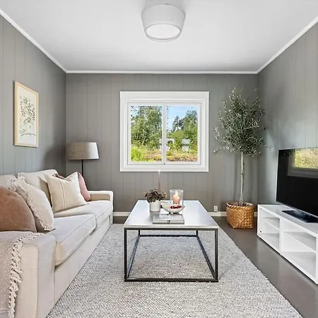 7 Bedroom House בית נופש