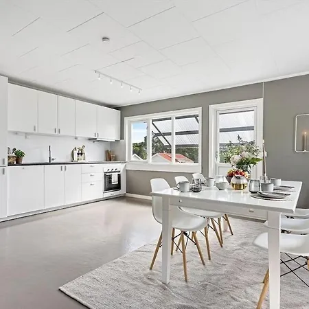 7 Bedroom House בית נופש