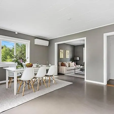7 Bedroom House בית נופש *